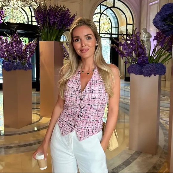 Chanel Pink Tweed Halter Vest Crop Top with Silk Lining & Deco Buttons / FR 38 - Picture 3 of 16